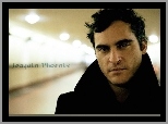 Joaquin Phoenix, czarny strój